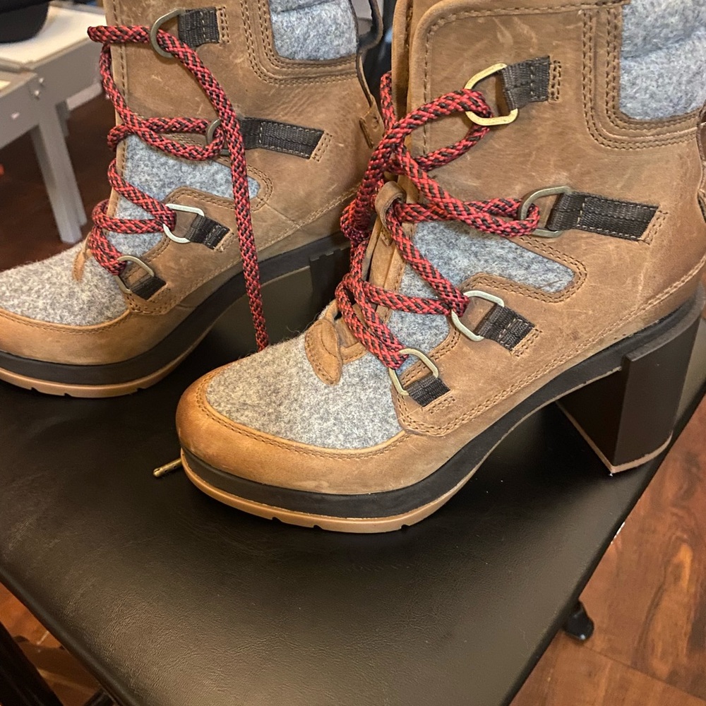 Women’s Sorel Size 6 - Picture 4 of 5